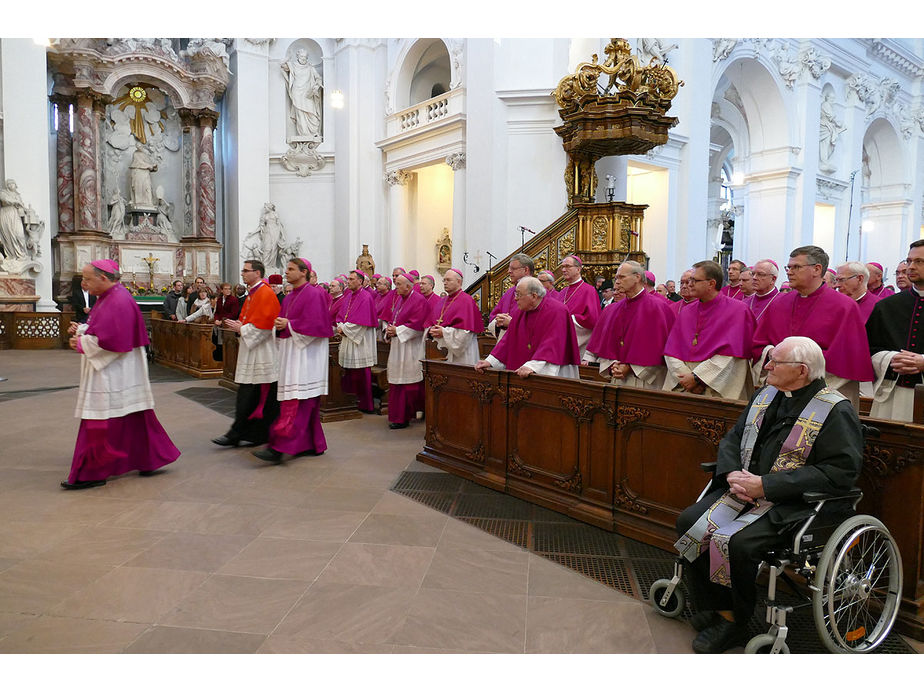 Abschlussvesper der Bischofskonferenz mit Austeilung des Bonifatiussegens (Foto: Karl-Franz Thiede)